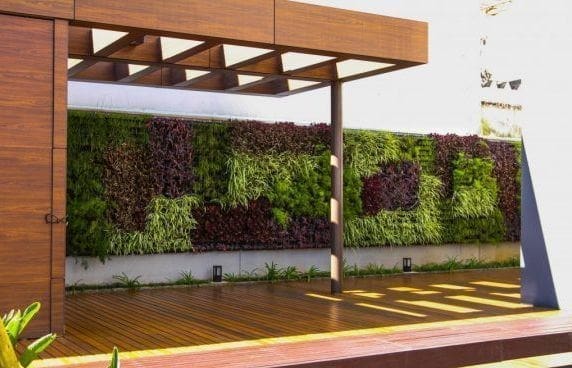 jardin vertical natural exterior entrada